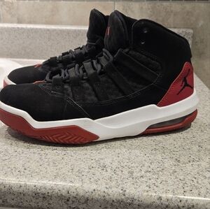 Jordan max aura black/red sneakers MEN size 7